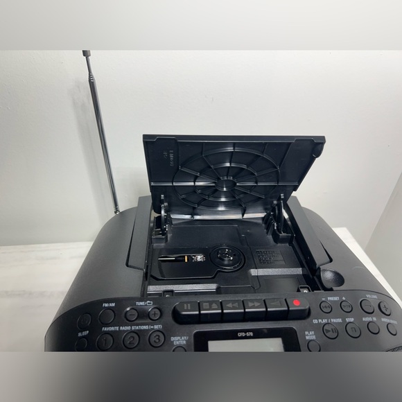 Sony CFD-S70 CD Player Cassette Recorder AM/FM Radio Boombox MegaBass - Picture 4 of 13